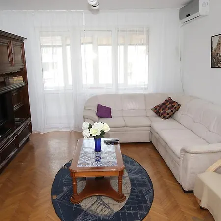 Central Luxurious Spacious *