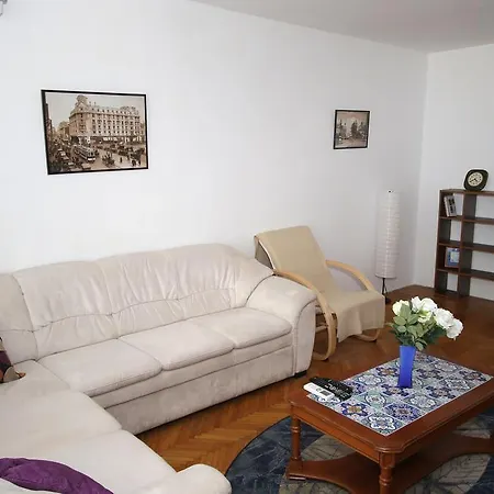 Central Luxurious Spacious דירה *