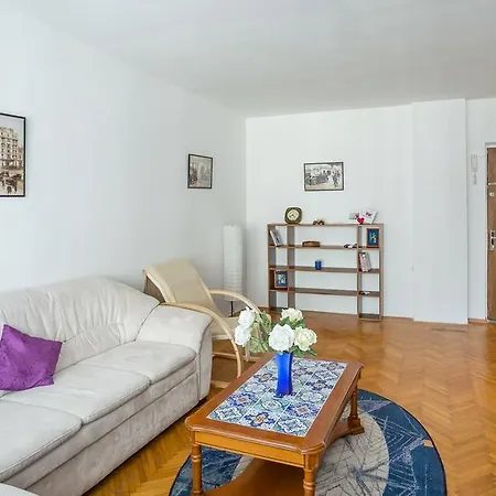 Central Luxurious Spacious * בוקרשט