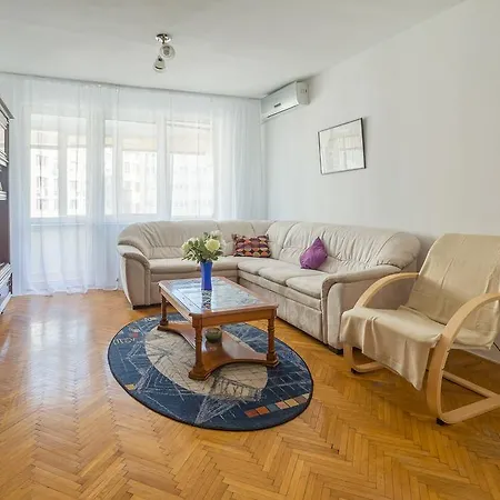 Central Luxurious Spacious *
